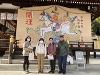 中国語が体に染み込む紅葉の松尾大社